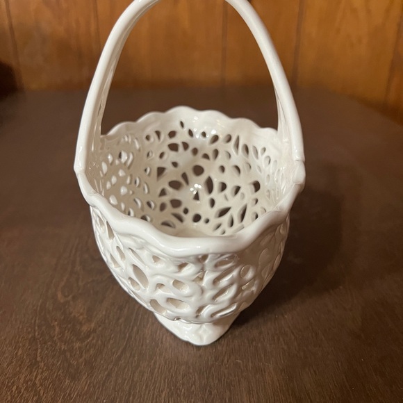 nd exclusive ceramic Like Marquis shaped basket Lace Vibe Handled Off White - Picture 7 of 9